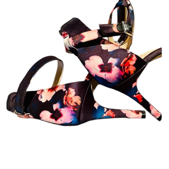 Vince Camuto Navy and Pink Floral Heels Size 10 - Picture 13 of 15
